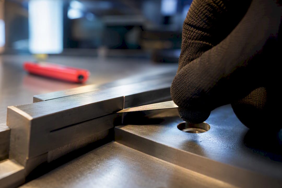 Feeler gauge blade measuring narrow metal gap
