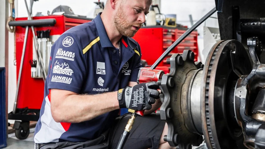 Professional mechanic with Teng Tools